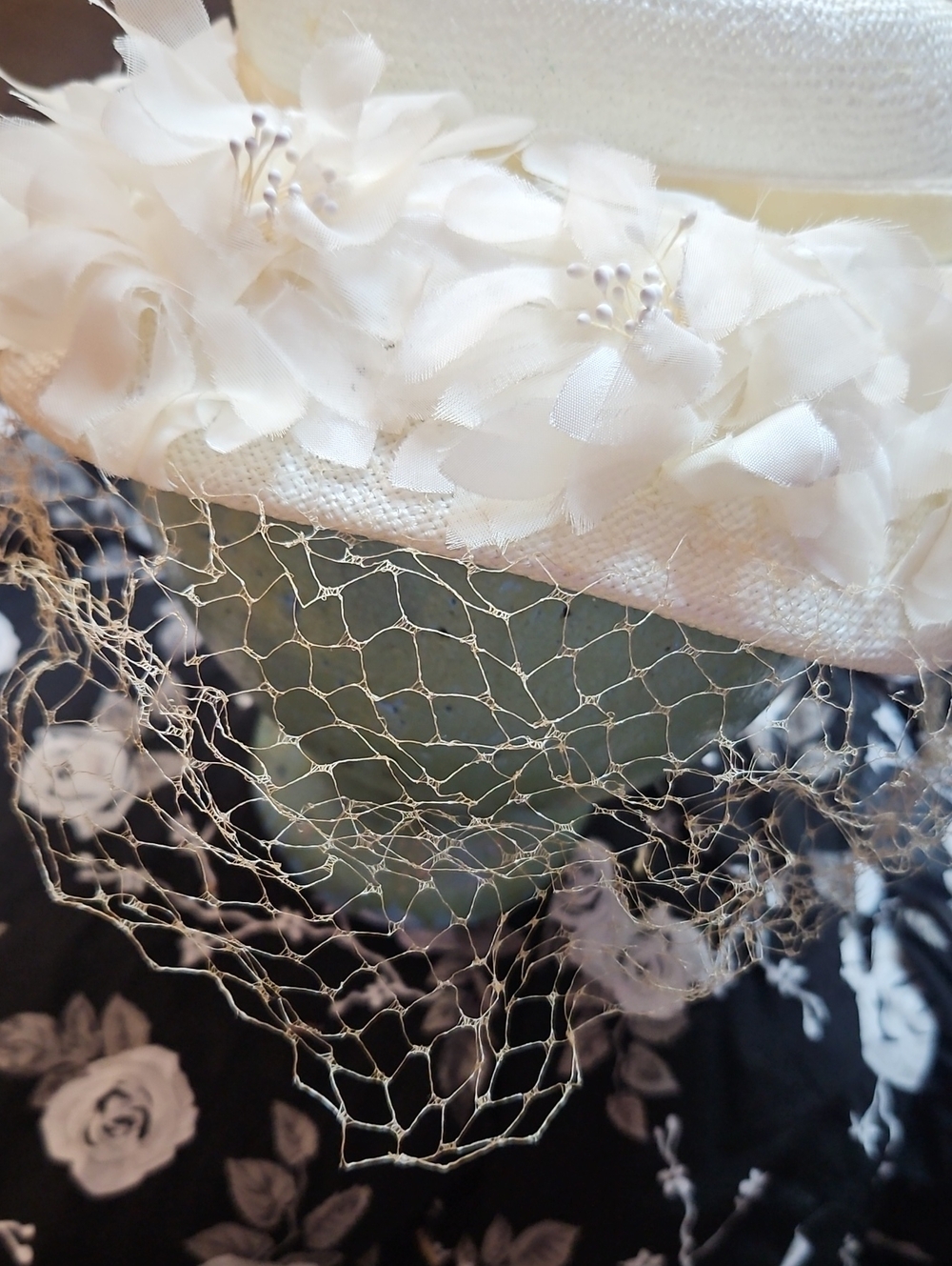 1950s Vintage Rare Judith Leiber Straw Floral Pillbox Veil Hat Petal Trim